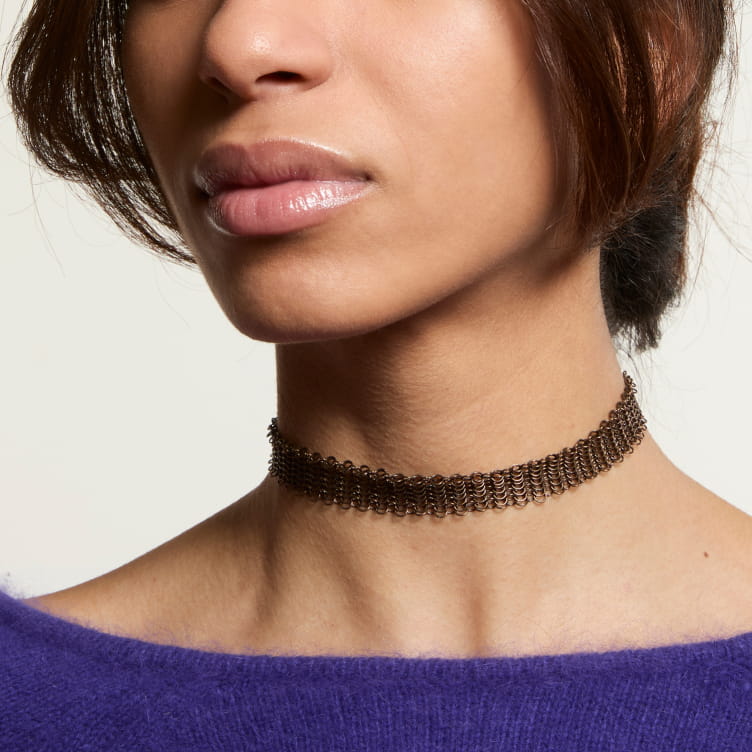 Choker B